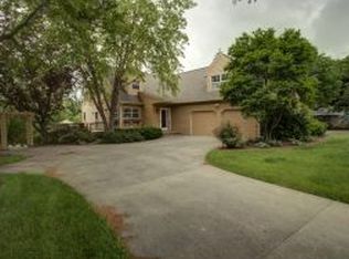 W2871 Schmalz Cir, Appleton, WI 54915