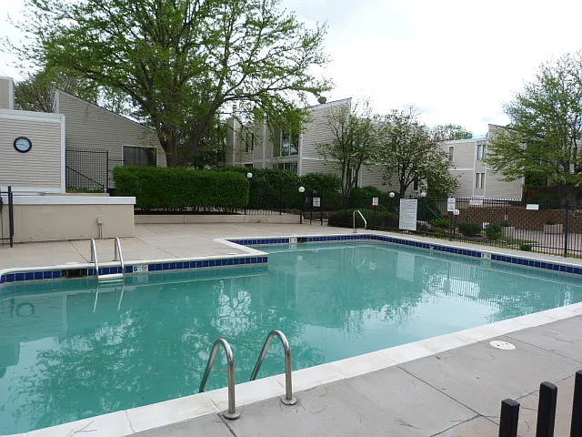 1050 S Monaco Pkwy #15 — Photo 9