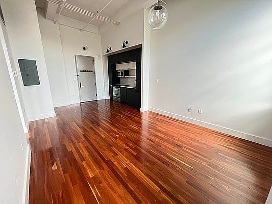 4th image of 160 Bainbridge St #304