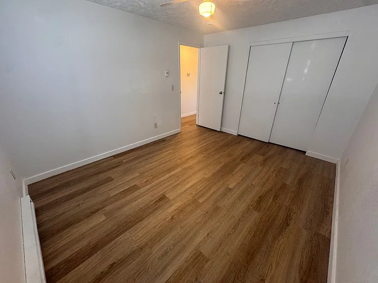 Stunning 2 Bed, 1 Bath w/ Laundry & AC in Lincoln Heights! — Photo 14