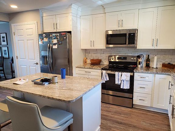 2nd image of 125 Heritage Cir #125