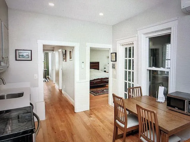 4 bed, 1200 sqft, $3,600 — Photo 3