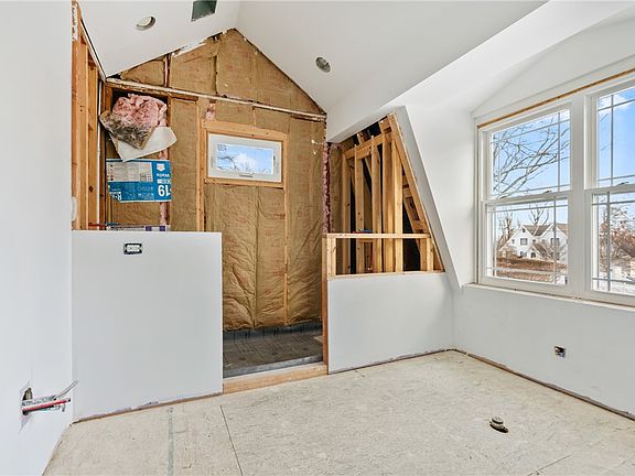 5th image of 16 Churchill Rd