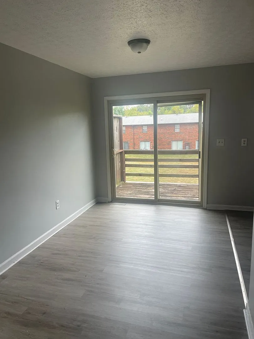 275 Shelby Ave — Photo 2