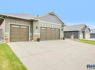 4208 N Olympia Dr, Sioux Falls, SD 57107
