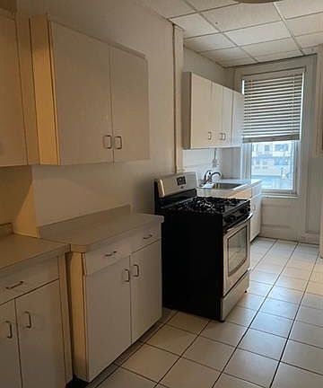 2nd image of 318 Jefferson St APT 3L