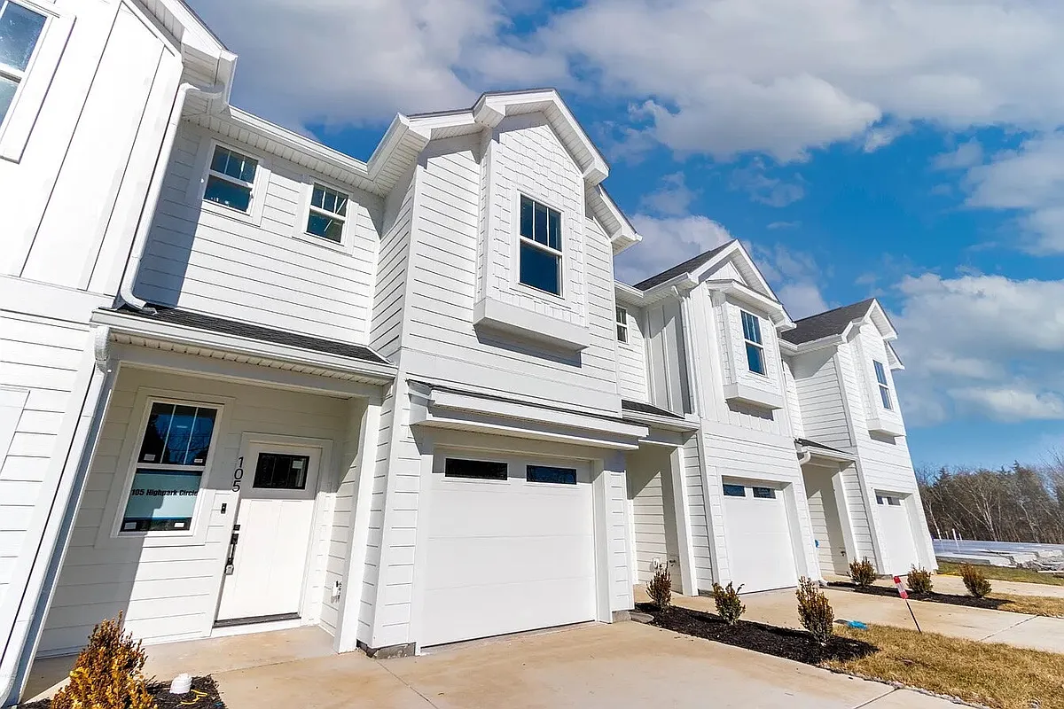 Building Photo - 105 High Park Cir