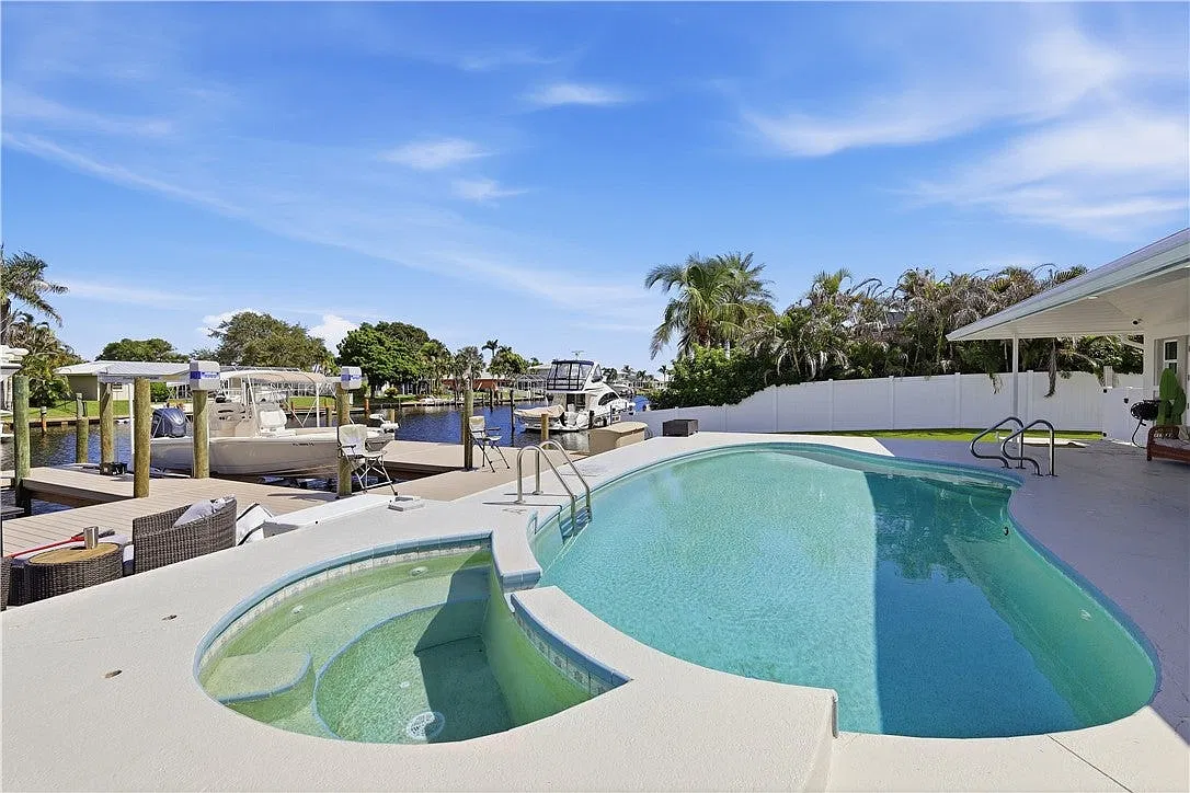 4 bed, 3.5 bath, 2860 sqft, $15,000 — Photo 1
