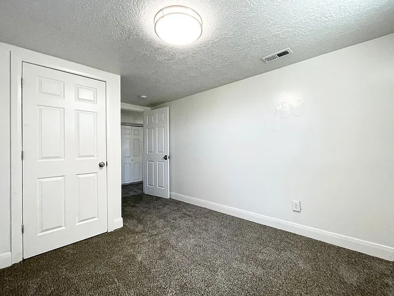 2568 S. 1700 E. — Photo 12
