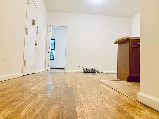 Rented by Safdie Realty Group | media 39