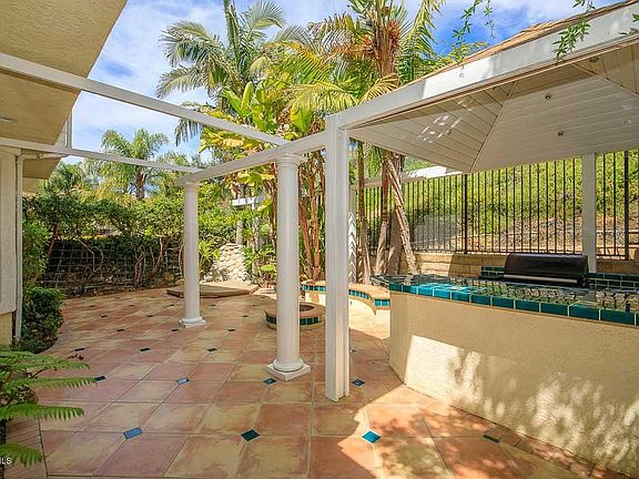 3rd image of 3035 Hollycrest Ave
