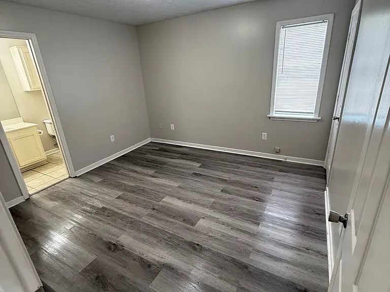 1315 Louisville St — Photo 5
