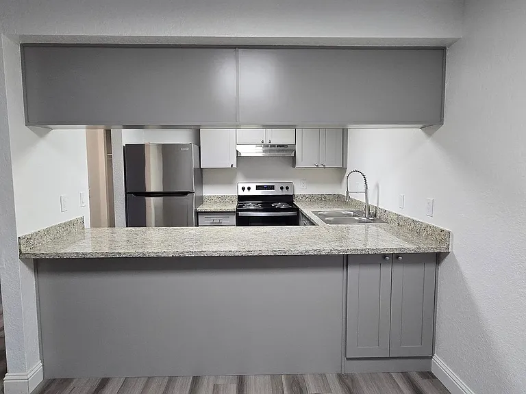 Mesa Verde Apartments — Photo 40