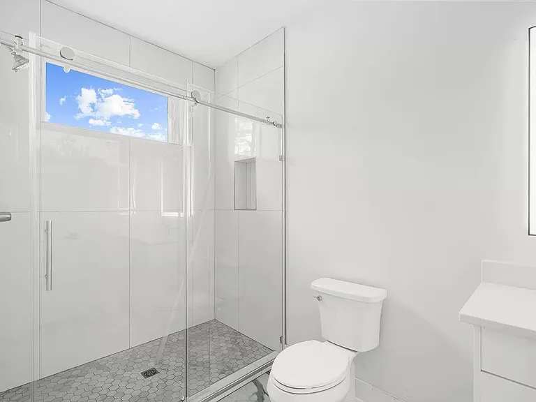 2321A Carter Ave — Photo 14