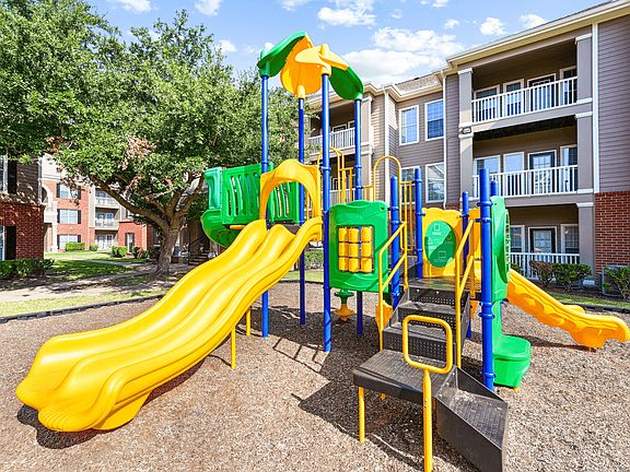 5th image of 3530 Green Crest Dr #538