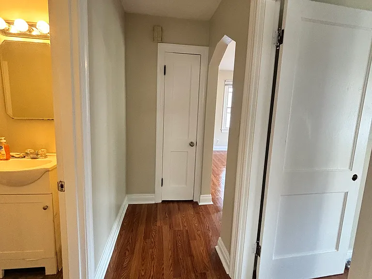 1031 W Whitney Ave — Photo 7