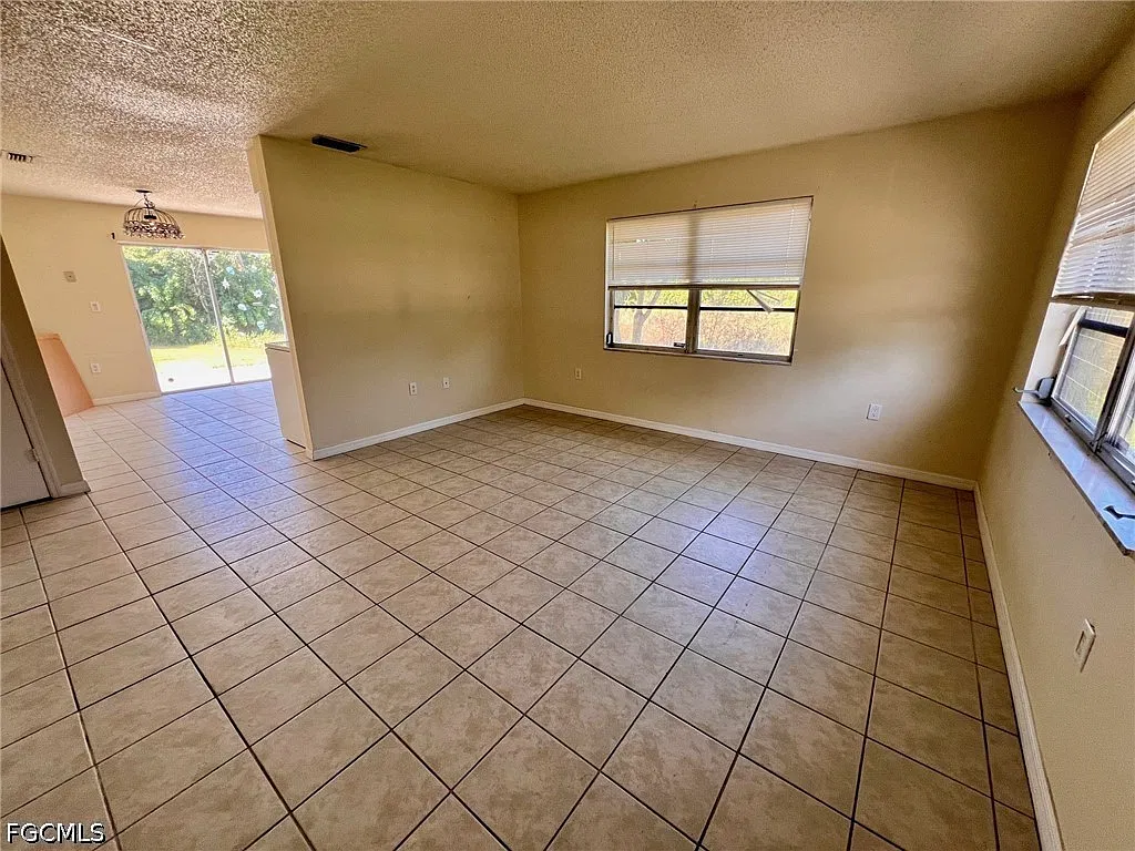 2 bed, 1.0 bath, 840 sqft, $1,350 — Photo 4