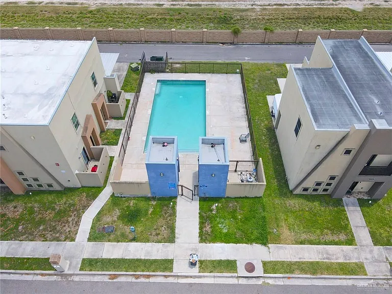 1200 Daffodil Ave #A — Photo 3