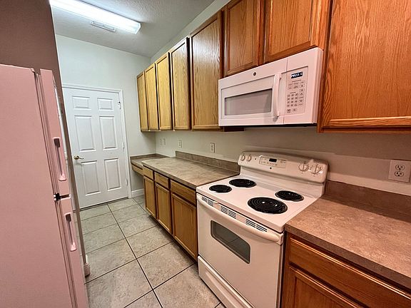 3rd image of 8107 Stone Leaf Ln