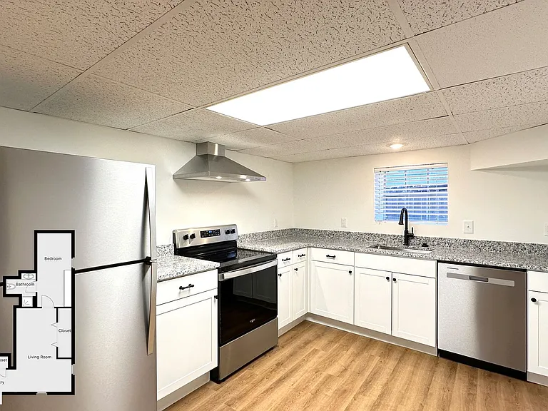 1093 Columbiana Rd — Photo 3
