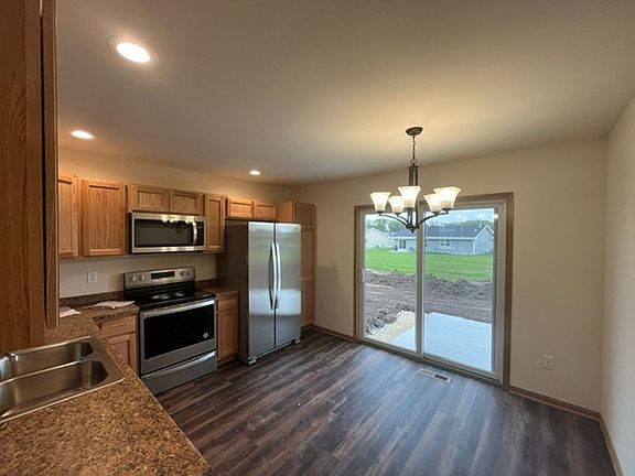 5th image of 1049-1051 Fir Ct #1049