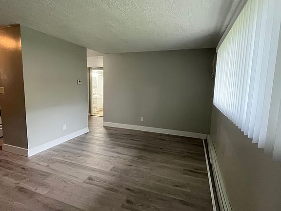 2nd image of 650 Hoyt St #107
