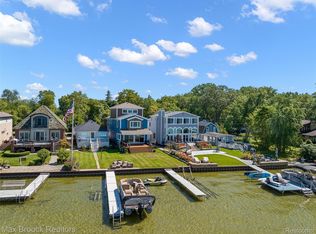 2022 Willow Beach St, Keego Harbor, MI