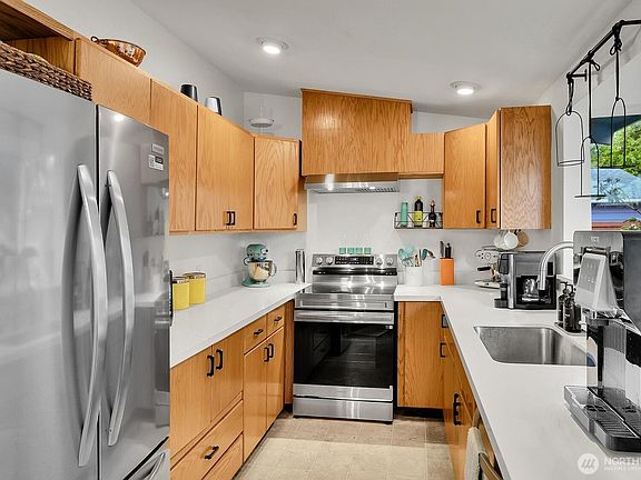 5th image of 8415 238th Street SW