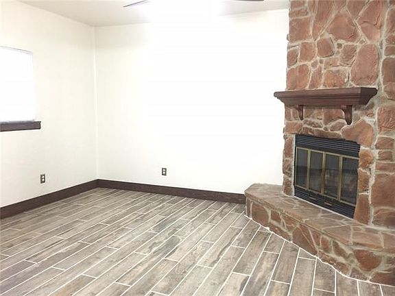 2nd image of 724 Willowbrook Dr