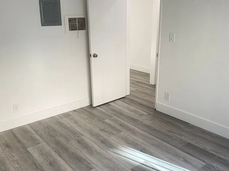 1502 Wellesley Ave — Photo 9