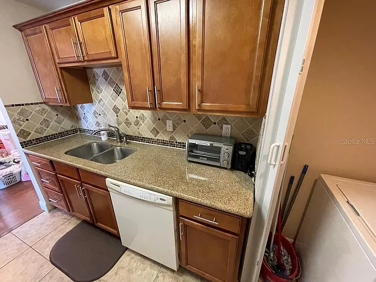 524 Orange Dr #11 — Photo 15