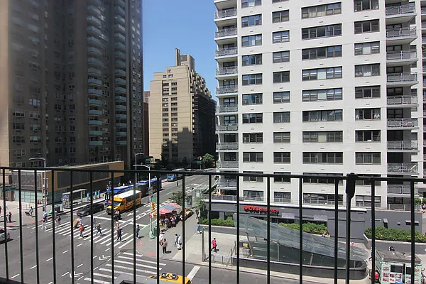 Rented by HOLTON REAL ESTATE INC. | media 17