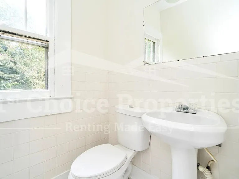 2321 22nd St W — Photo 13