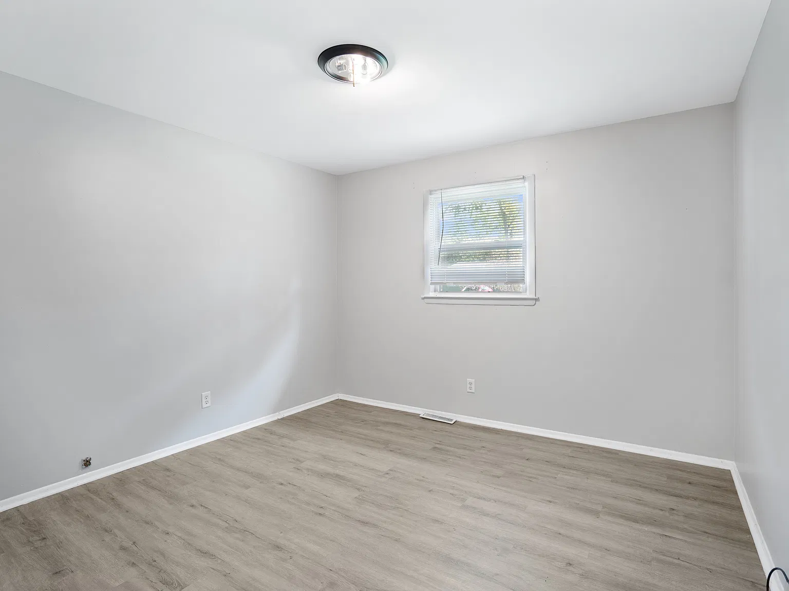 2 bed, 1100 sqft, $1,295 — Photo 4