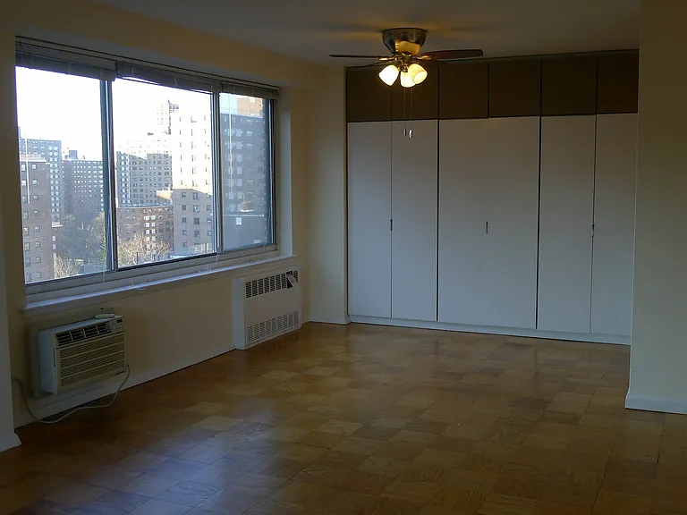 400 Central Park W #18C — Photo 8