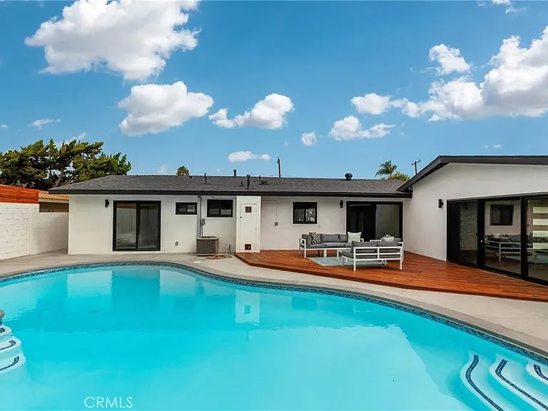 335 University Dr — Photo 24