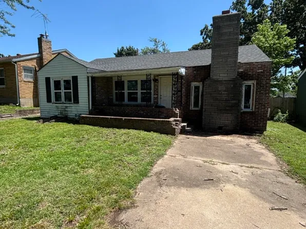 1114 Olive St, Carthage, MO 64836