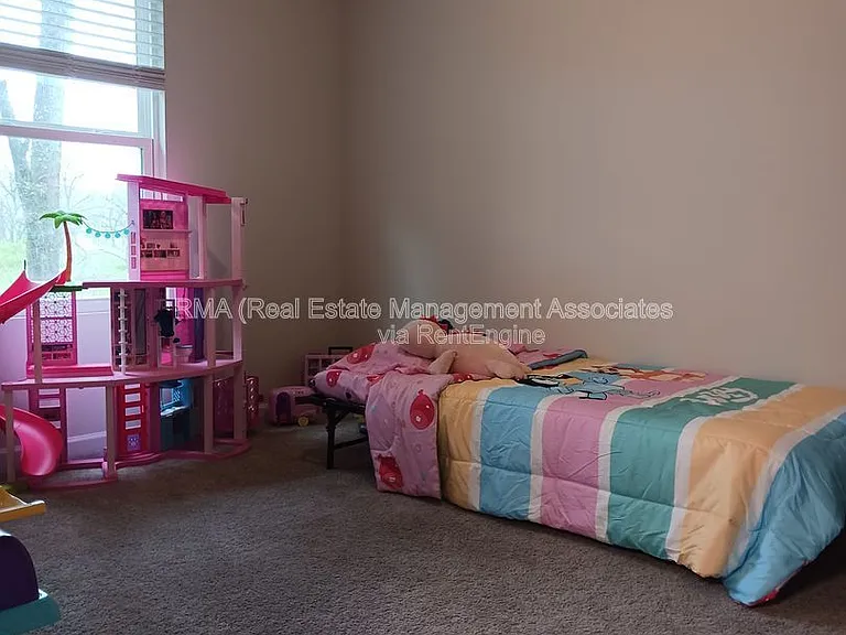 141 Catalpa Rd — Photo 20