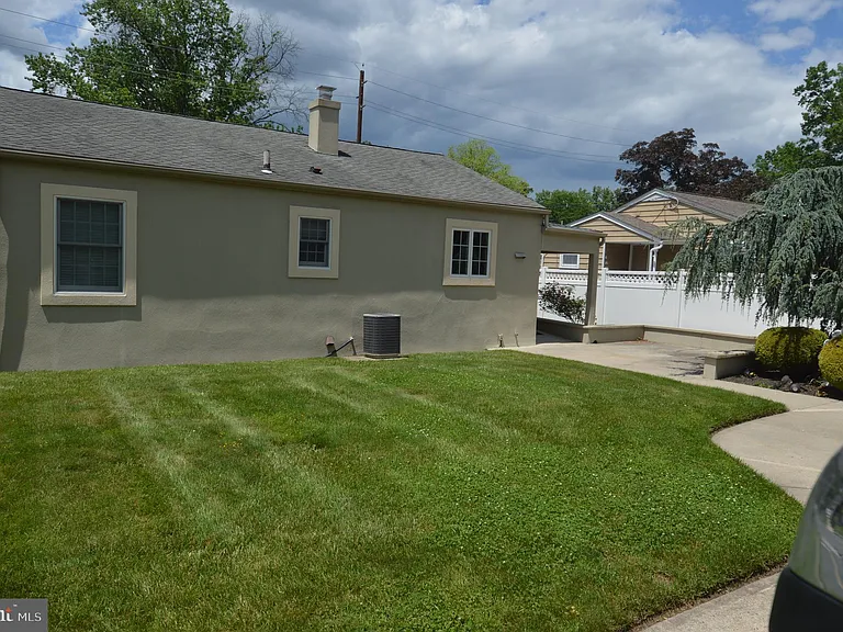 2140 Princeton Pike — Photo 4