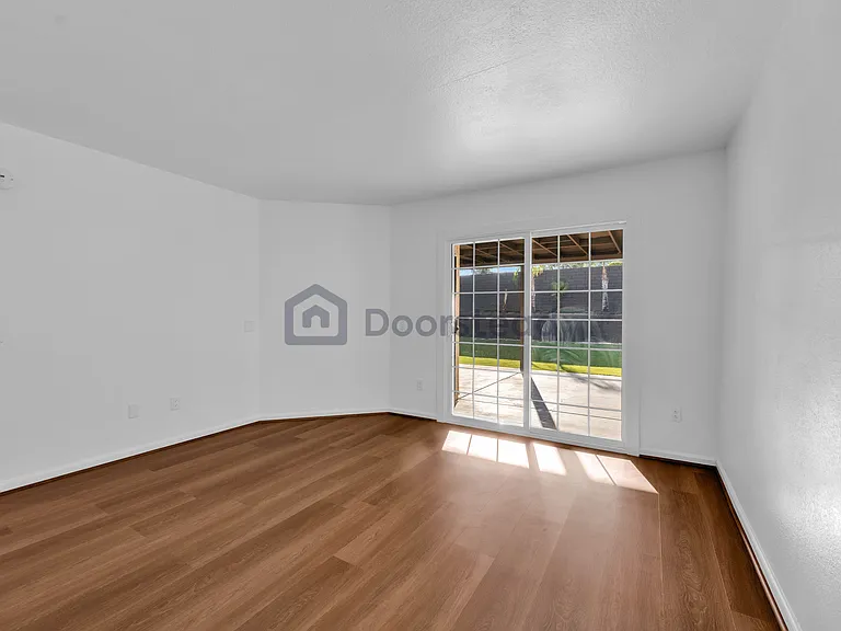 26150 Coronada Dr — Photo 37