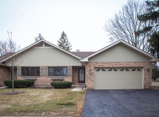 238 Royal Ln, Bloomingdale, IL 60108