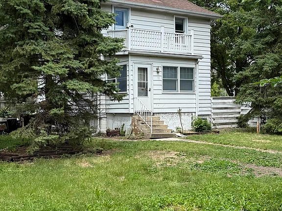 3rd image of 474 Riverview Ave