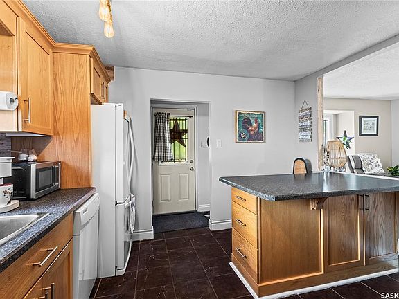 4th image of 931 4th STREET E