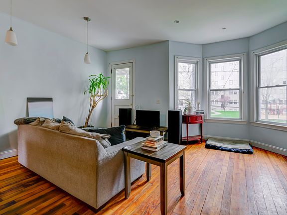 3rd image of 27 Baldwin Ave Unit 1