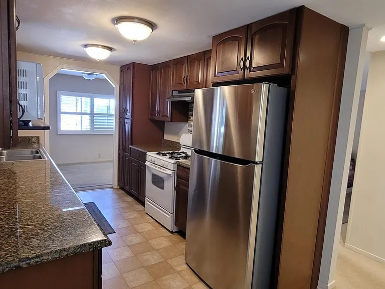 201 Manor Ct #29 — Photo 4