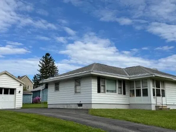 11 Oakwood Avenue, Johnstown, NY 12095