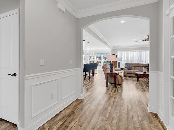 3rd image of 6060 Trieste St.