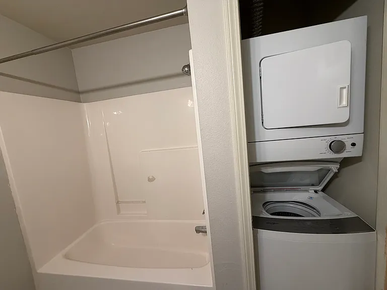 970 N Oakland Ave #15 — Photo 7