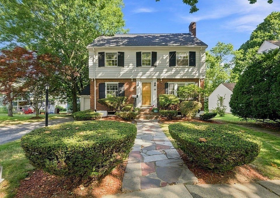 1st image of 8 Carlson Cir