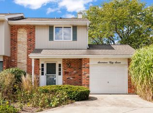 1757 Warwick Ct, Wheaton, IL 60189
